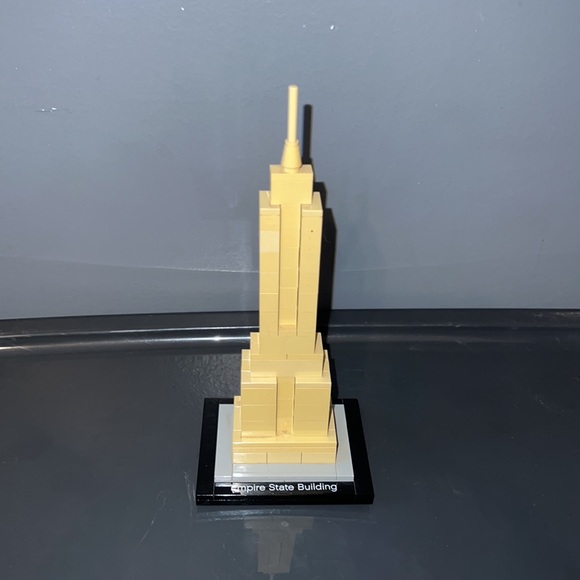 Retired Lego Empire State Building 21002 - Picture 2 of 7